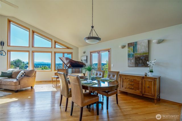 8705 Fenwick Loop SE, Olympia, WA 98513