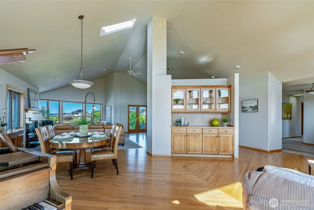 8705 Fenwick Loop SE, Olympia, WA 98513