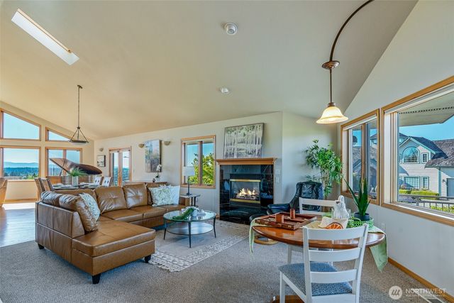 8705 Fenwick Loop SE, Olympia, WA 98513