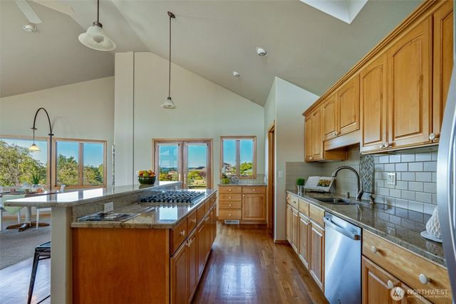 8705 Fenwick Loop SE, Olympia, WA 98513