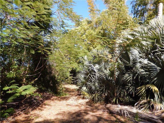 222 SE 46th TER, Cape Coral, FL 33904