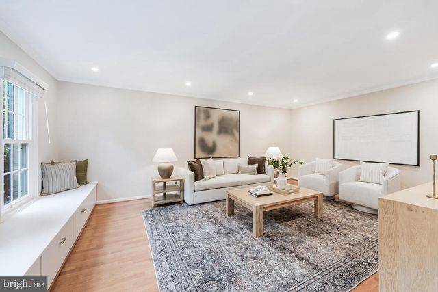 10812 HUNT CLUB RD, Reston, VA 20190
