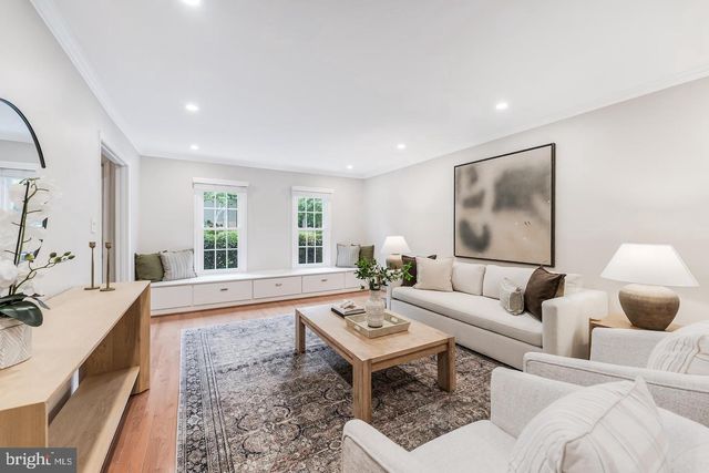 10812 HUNT CLUB RD, Reston, VA 20190