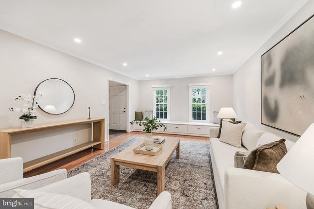 10812 HUNT CLUB RD, Reston, VA 20190