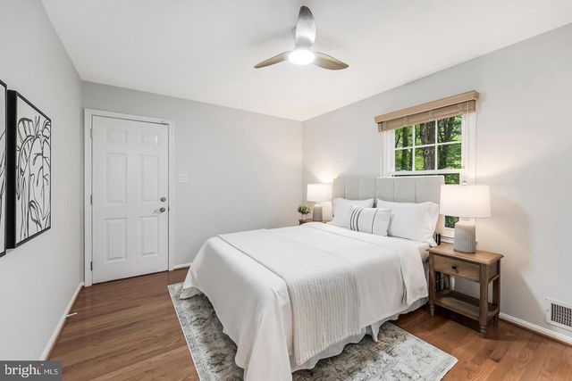 10812 HUNT CLUB RD, Reston, VA 20190