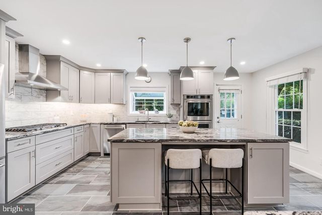 10812 HUNT CLUB RD, Reston, VA 20190
