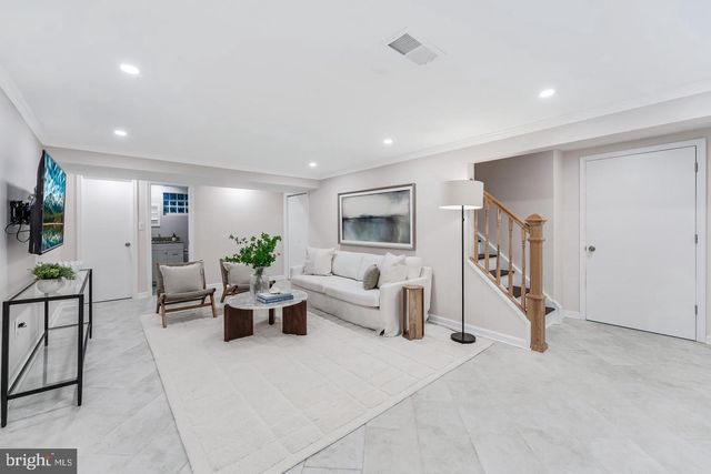 10812 HUNT CLUB RD, Reston, VA 20190