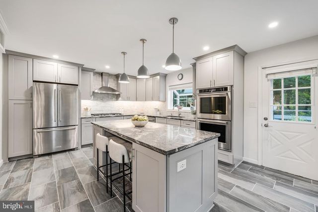 10812 HUNT CLUB RD, Reston, VA 20190