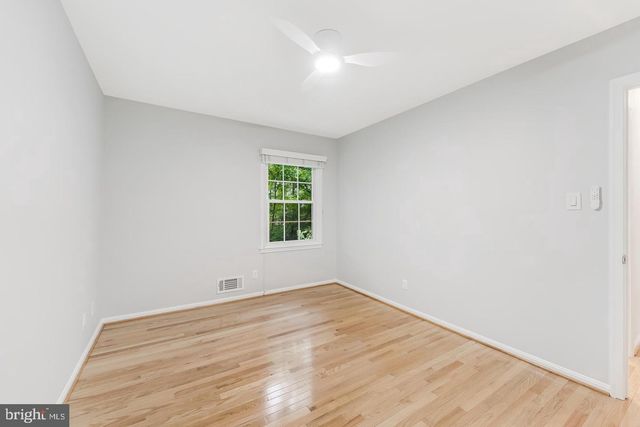 10812 HUNT CLUB RD, Reston, VA 20190