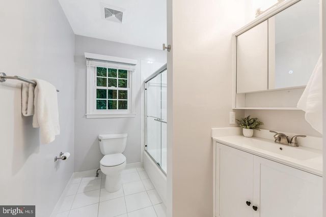 10812 HUNT CLUB RD, Reston, VA 20190