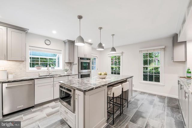 10812 HUNT CLUB RD, Reston, VA 20190