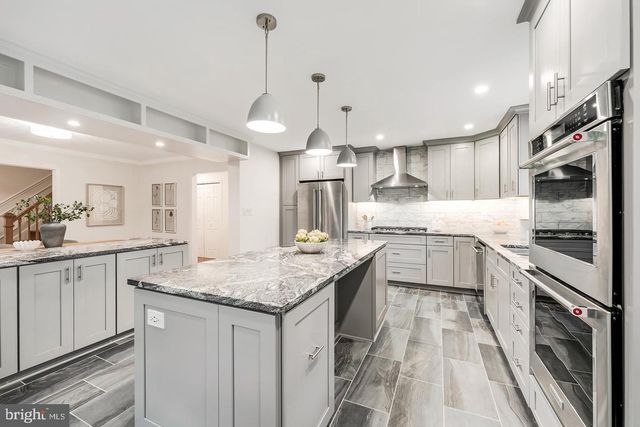 10812 HUNT CLUB RD, Reston, VA 20190