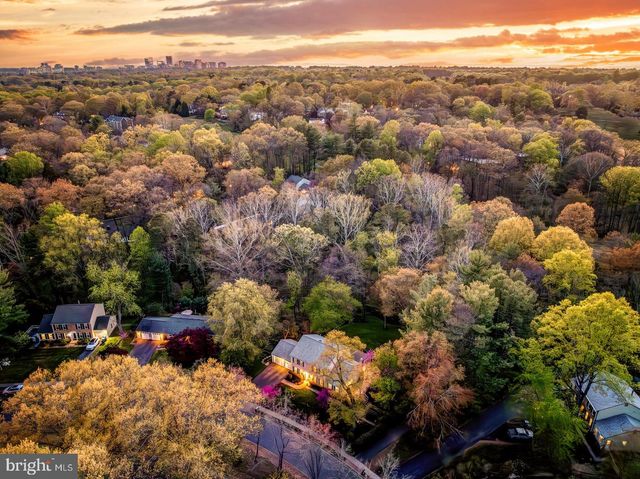 10812 HUNT CLUB RD, Reston, VA 20190