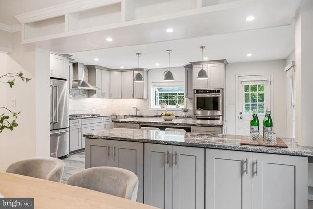 10812 HUNT CLUB RD, Reston, VA 20190