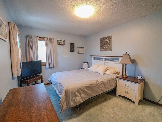 206 Riverview Drive, Vinton, IA 52349