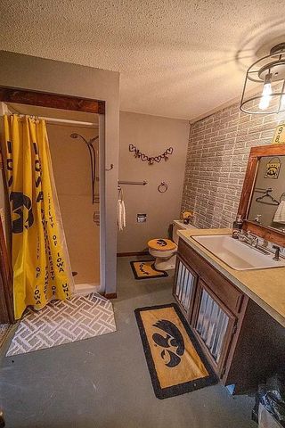 206 Riverview Drive, Vinton, IA 52349