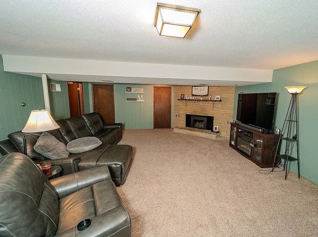 206 Riverview Drive, Vinton, IA 52349