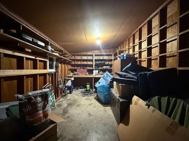 206 Riverview Drive, Vinton, IA 52349