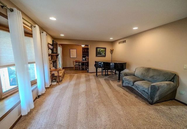 206 Riverview Drive, Vinton, IA 52349