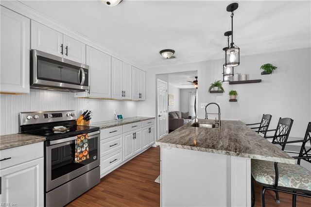 1984 Stillwood LN, Virginia Beach, VA 23456