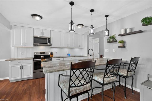 1984 Stillwood LN, Virginia Beach, VA 23456
