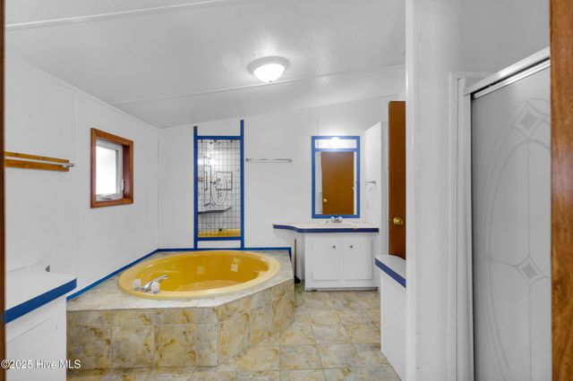 220 Tree Lane, New Bern, NC 28562