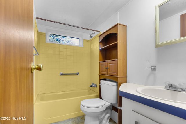 220 Tree Lane, New Bern, NC 28562