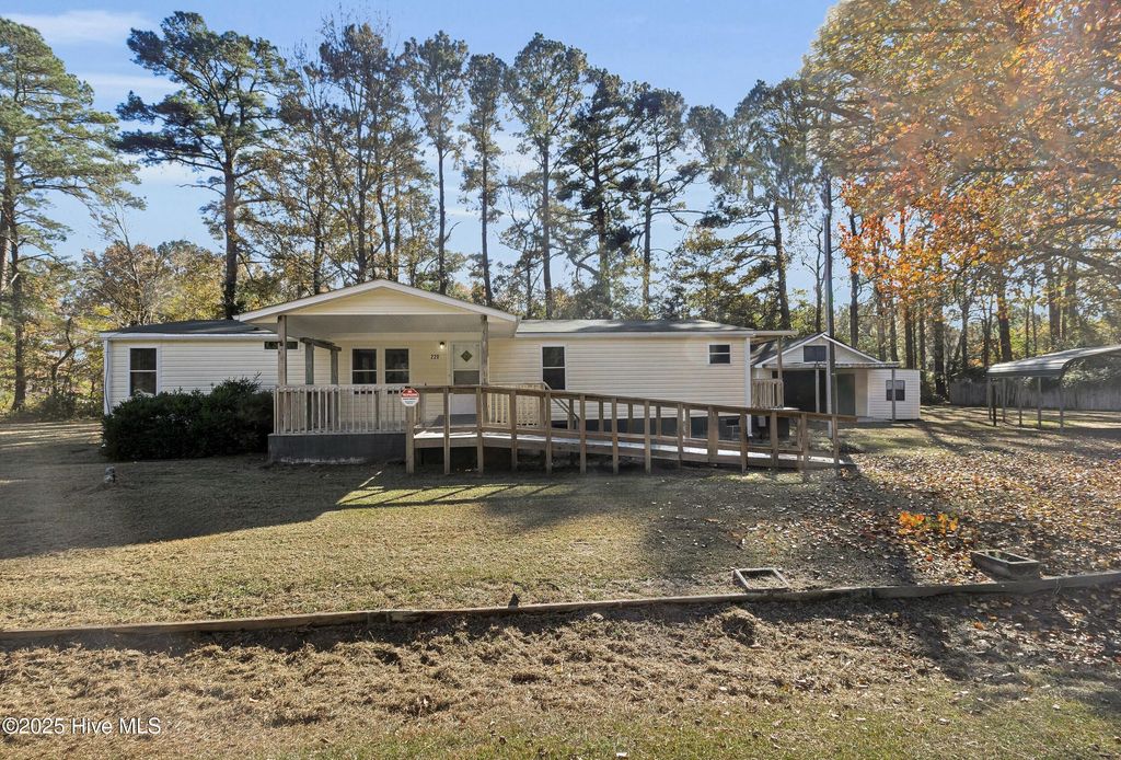 220 Tree Lane, New Bern, NC 28562