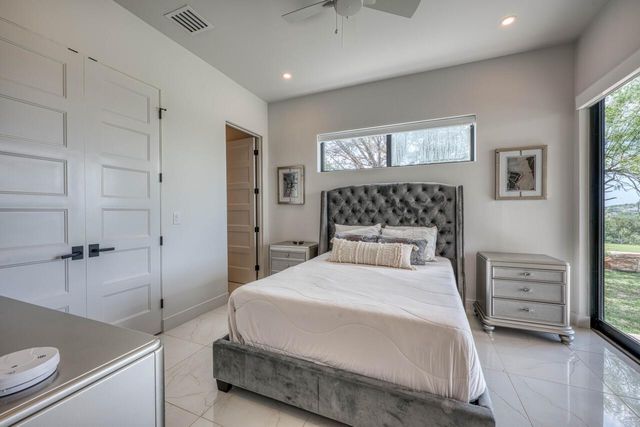 207 Kites CT, Horseshoe Bay, TX 78657