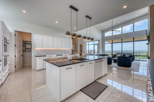 207 Kites CT, Horseshoe Bay, TX 78657