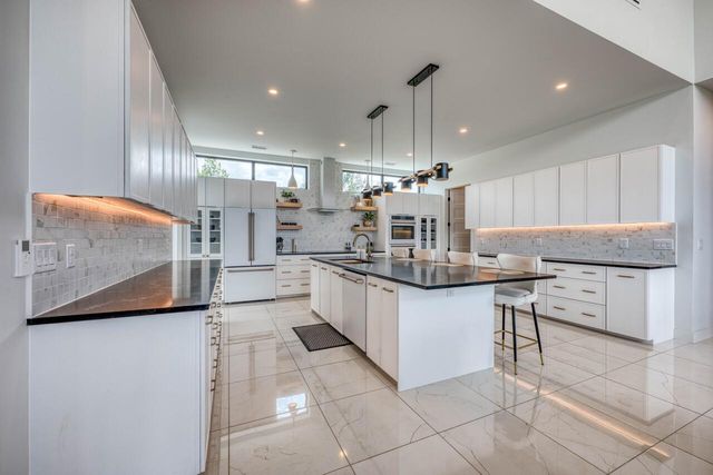 207 Kites CT, Horseshoe Bay, TX 78657