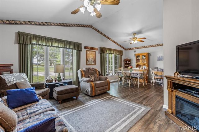 14 Pheasant Drive, Farmington, MO 63640