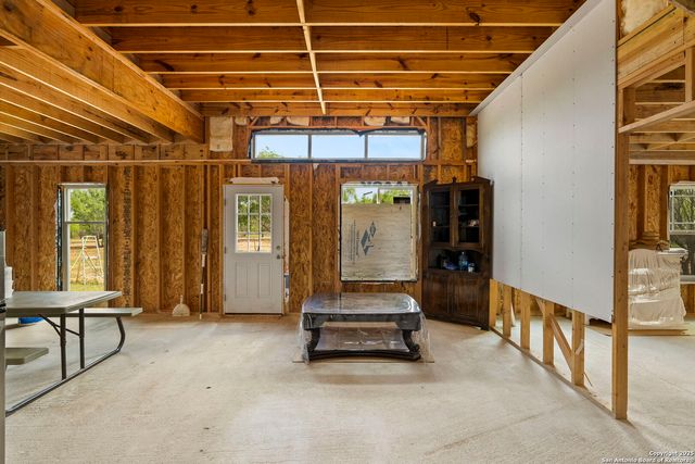 527 County Road 334, Charlotte, TX 78011