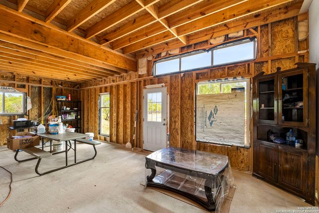527 County Road 334, Charlotte, TX 78011
