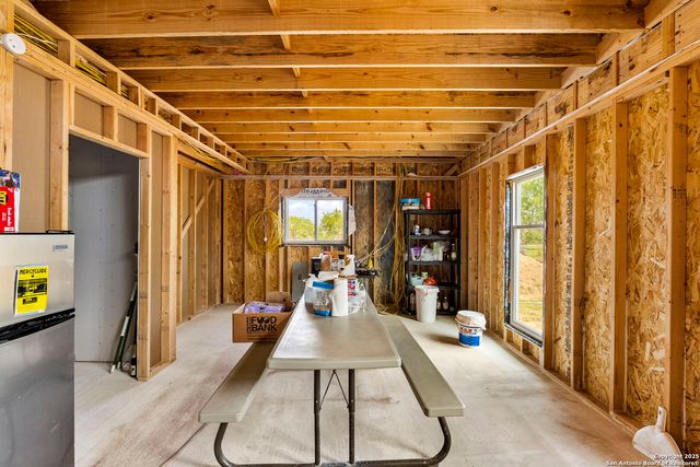 527 County Road 334, Charlotte, TX 78011