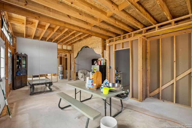 527 County Road 334, Charlotte, TX 78011