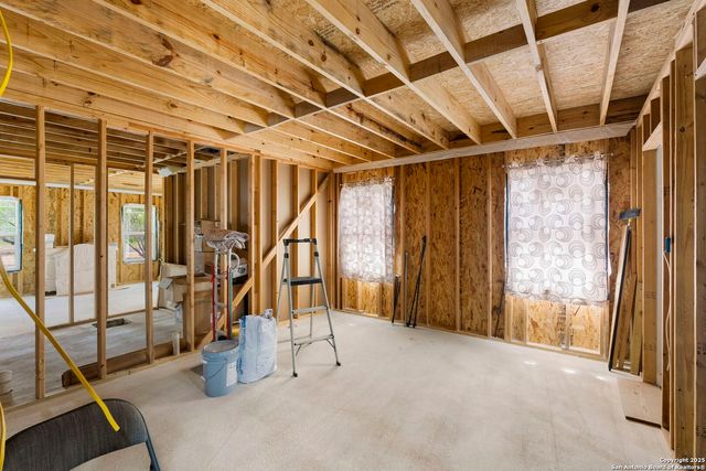 527 County Road 334, Charlotte, TX 78011