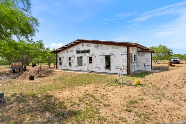 527 County Road 334, Charlotte, TX 78011