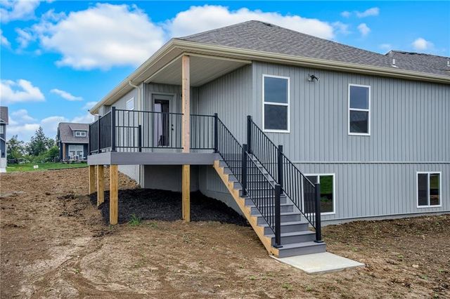 18400 W 205th Street, Spring Hill, KS 66083