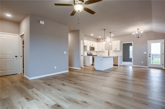 18400 W 205th Street, Spring Hill, KS 66083