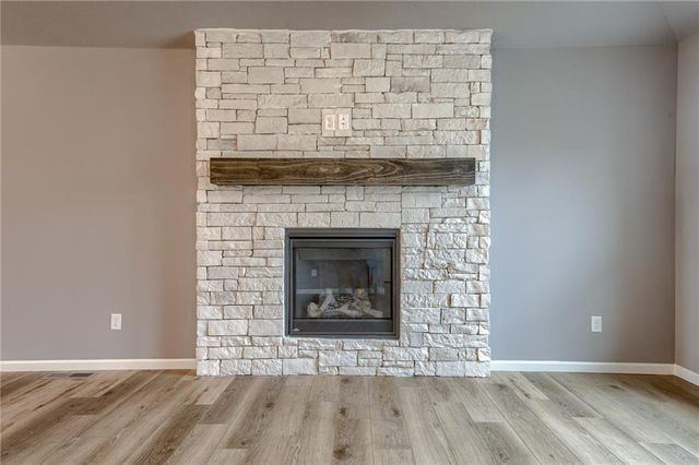 18400 W 205th Street, Spring Hill, KS 66083