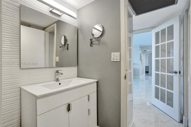301 174th Street 1701, Sunny Isles Beach, FL 33160