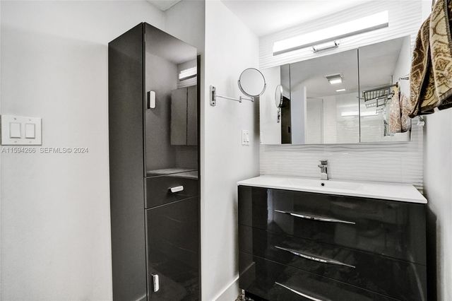301 174th Street 1701, Sunny Isles Beach, FL 33160