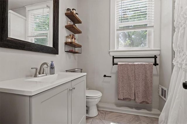 404 S Osage Street, Independence, MO 64050