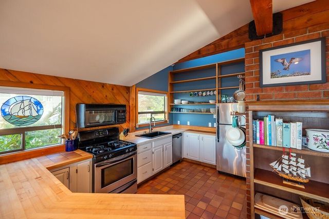 2612 Fisherman Bay Road, Lopez Island, WA 98261