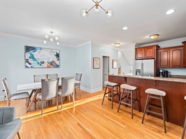 265 N WILMETTE Avenue, Westmont, IL 60559