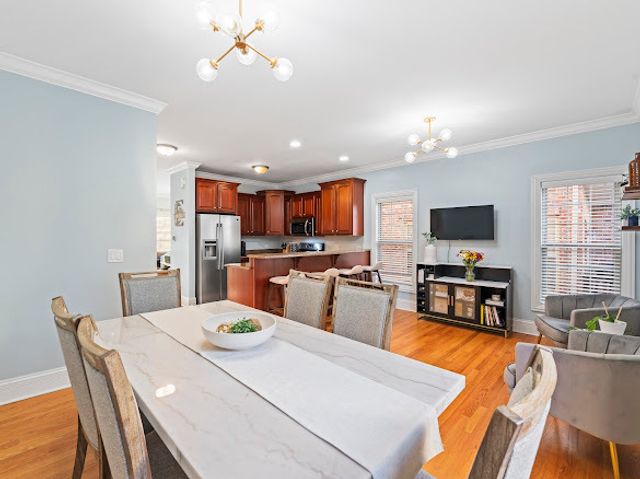 265 N WILMETTE Avenue, Westmont, IL 60559