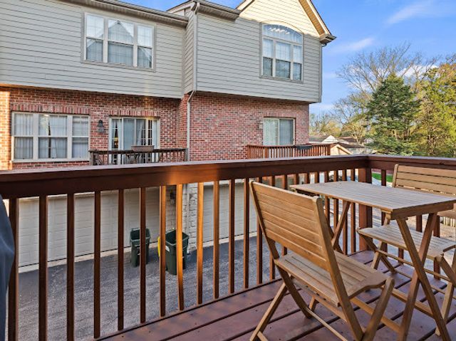 265 N WILMETTE Avenue, Westmont, IL 60559