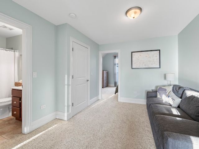 265 N WILMETTE Avenue, Westmont, IL 60559