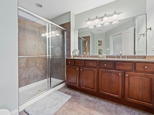 265 N WILMETTE Avenue, Westmont, IL 60559